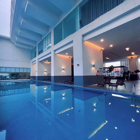 Lux Suites Kl City Pavilion Bukit Bintang With Infinity Pool Kuala Lumpur Exterior foto