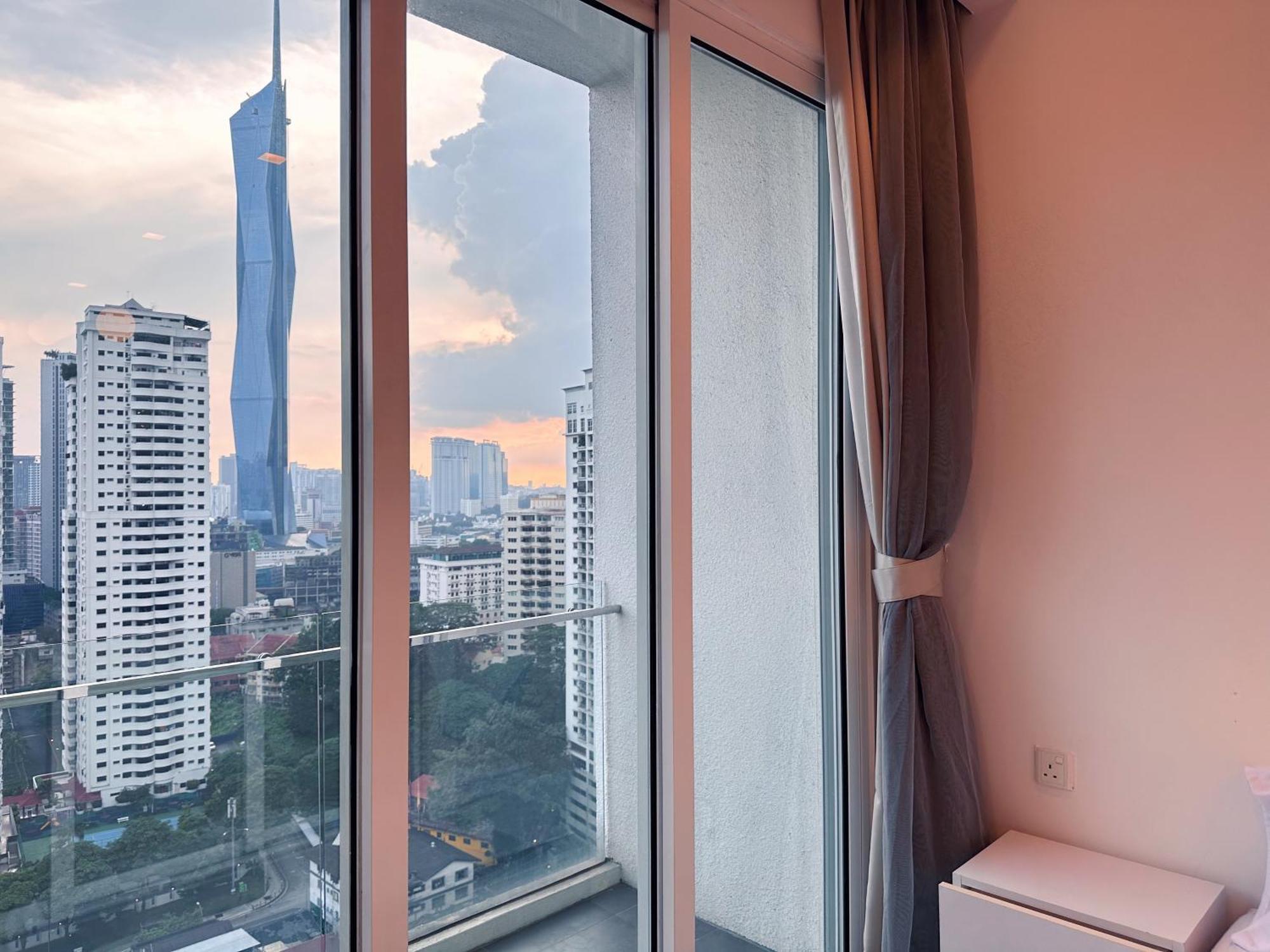 Lux Suites Kl City Pavilion Bukit Bintang With Infinity Pool Kuala Lumpur Exterior foto